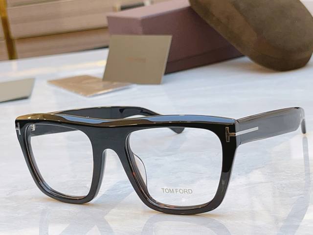 Tom For* Tom Ford new glasses frame, Model: Tf1077-N, Size: 54/22-145 DDD