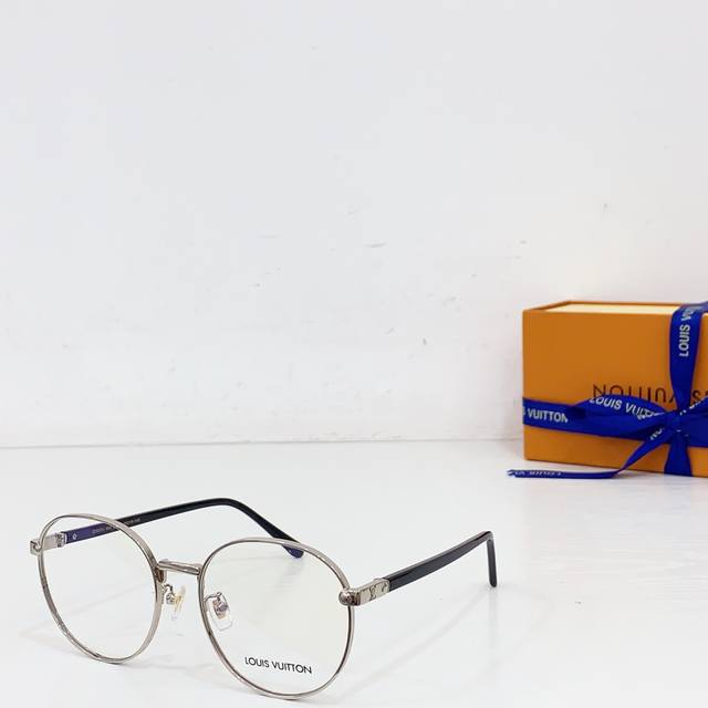 Louis Vuitto* Model: Z2637U Size: 56 ports 19-145 DDD