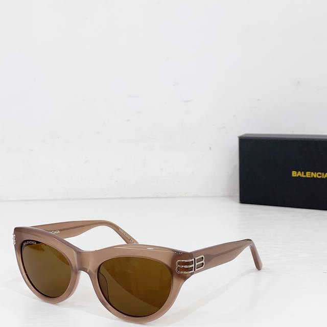 Balenciag* Model: Bb0466S Size: 55 ports 20-140 DDD