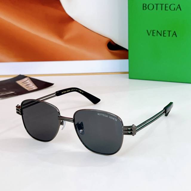 Bottega Veneta Model: Bv1380S Size: 51 ports 18-150 DDD
