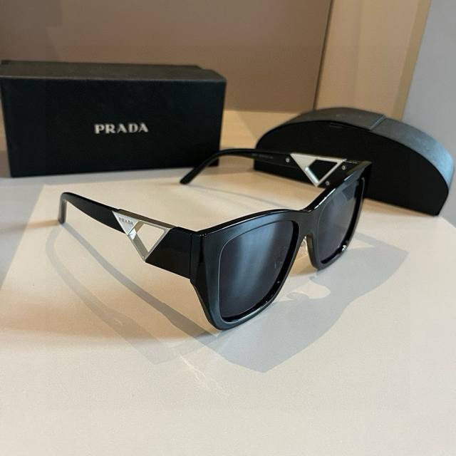 Prada men's and women's sunglasses DDD