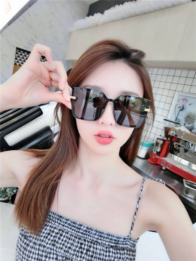 Chanel women's sunglasses 2025 new style, the most fashionable sunglasses, trav