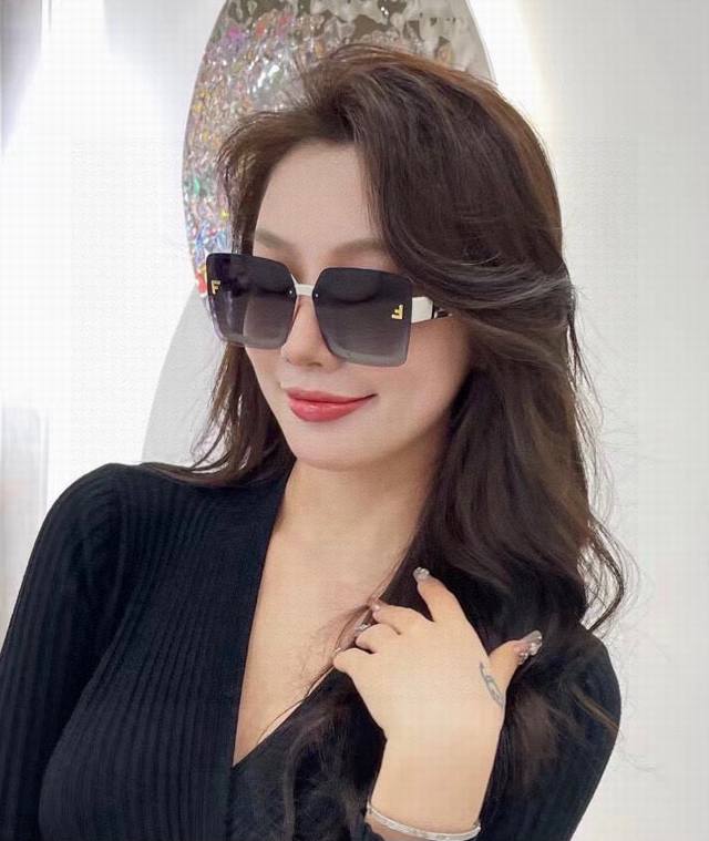 Fendi's new square-frame sunglasses for spring 2025 are popular with internet ce