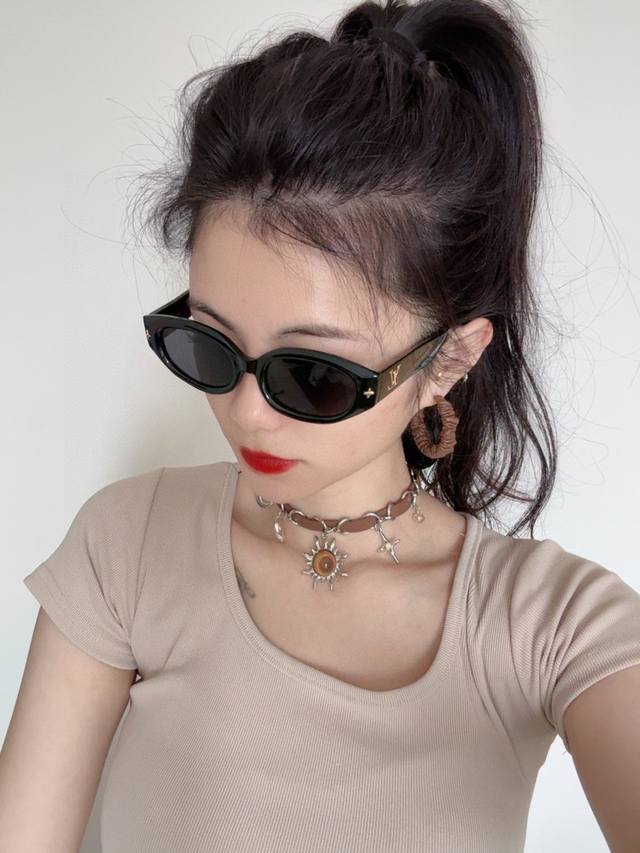 Chanel's new spring trendy square frame sunglasses, high quality and comfortable