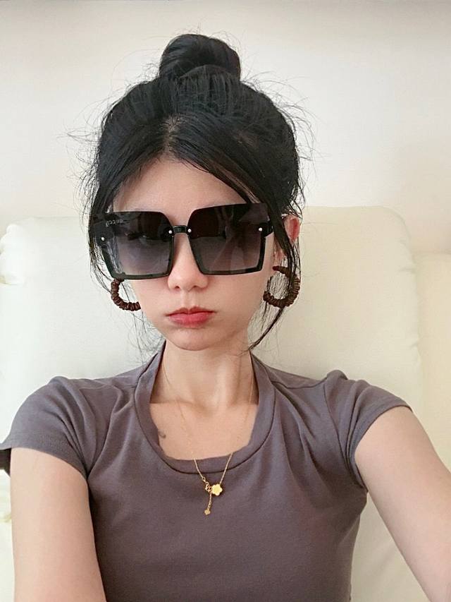 New Gucci polarized driving sunglasses. Fashion sunglasses from the world's top