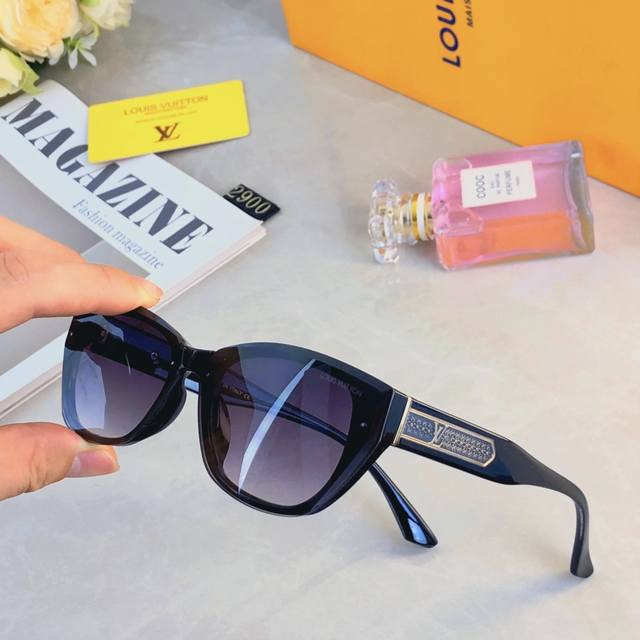 Louis Vuitto*2025 new style cat-eye sunglasses, fashionable trendy glasses, high