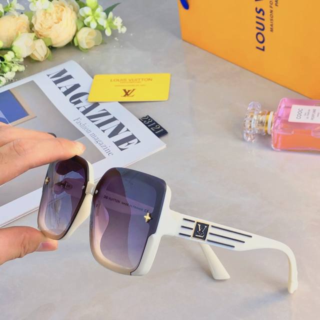 Louis Vuitto*European and American fashion striped large frame sunglasses for wo