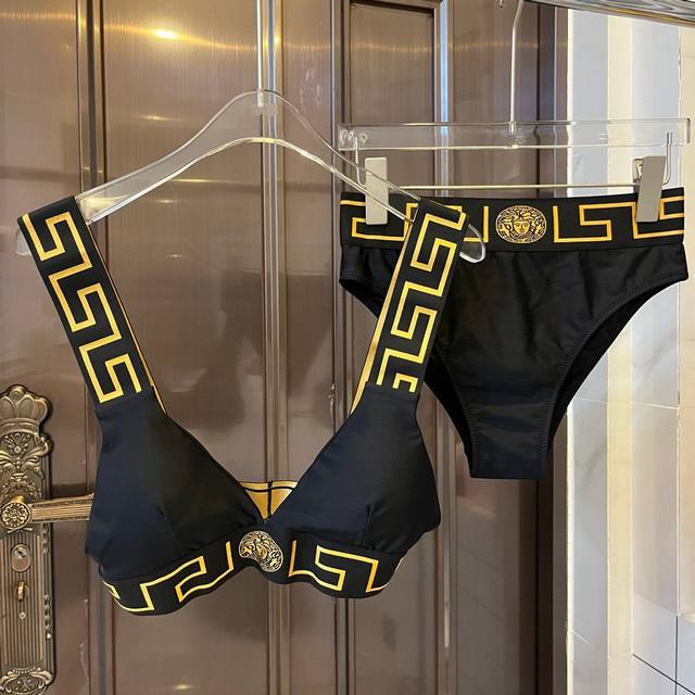 Versace's new bikini is highly recommended! The super elegant pattern print adds