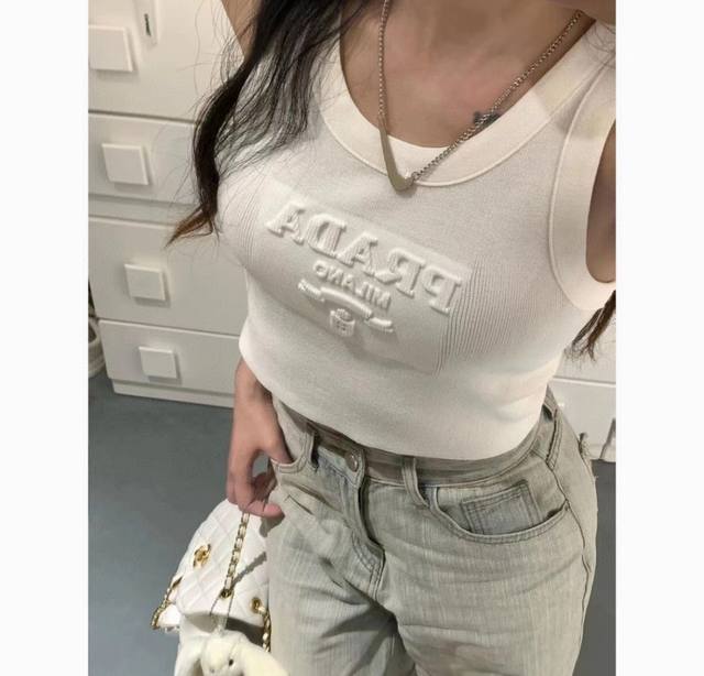 Prada vest, wear it alone with a jacket, super hot One size DDD