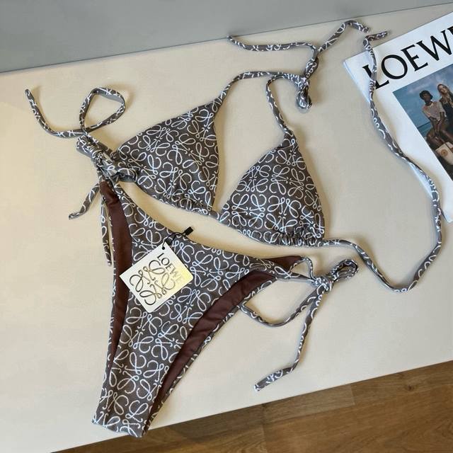 Loewe's new bikini swimsuit is suitable for a variety of occasions.