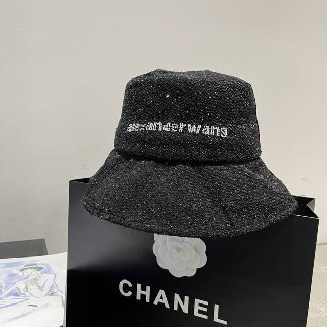 Alexander Wang's new bucket hat, light and versatile DDD