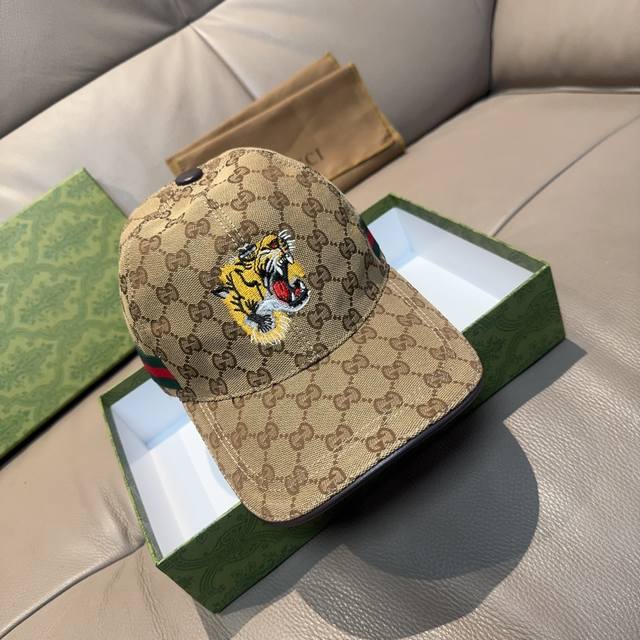 comes with a box bag. This new Gucci baseball cap features tiger head embroider