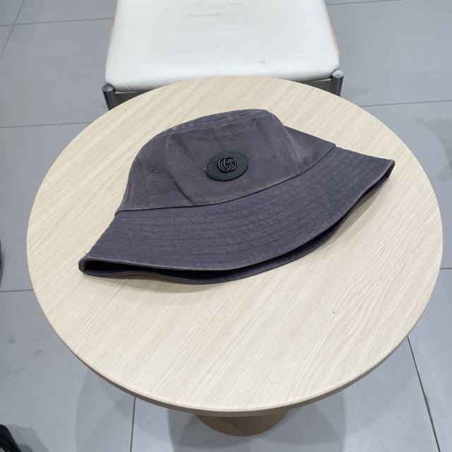 Gucci 2025 new counter synchronous double-sided bucket hat, hot-selling, super e