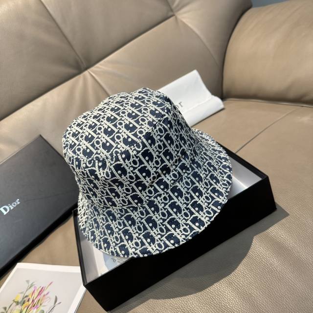 comes with a packaging bag. This is a new Dior bucket hat. This is a top-of-the