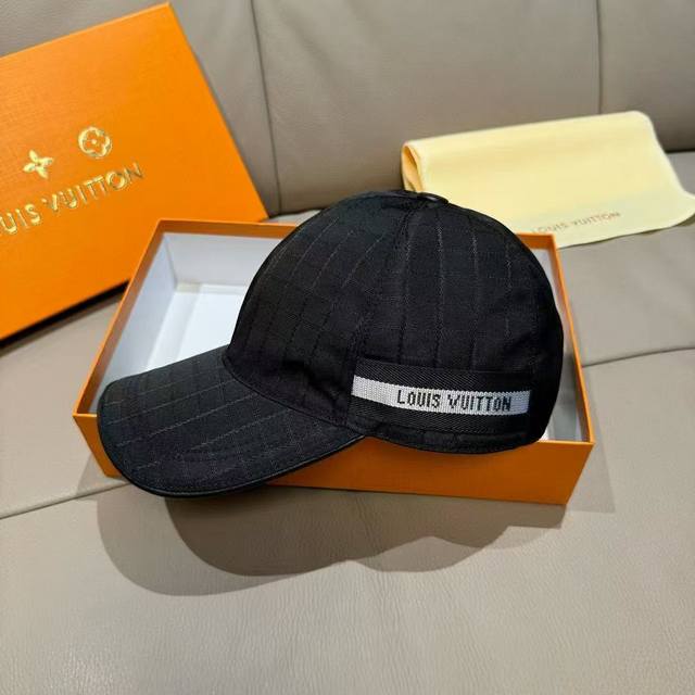 comes with a packaging bag, Lv Louis Vuitton new original baseball cap, plaid r