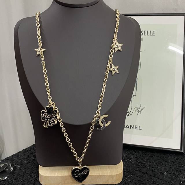 Chanel's hot-selling necklace is back! This Chanel 24 Enamel Four-Leaf Clover He