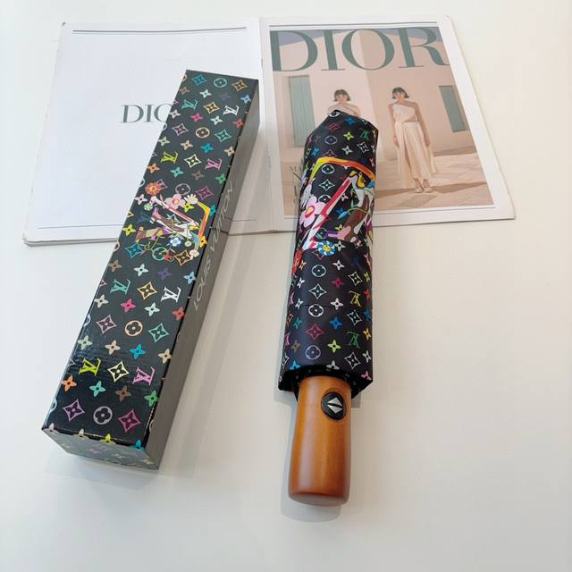 Louis Vuitton's new tri-fold automatic folding umbrella with new coating technol