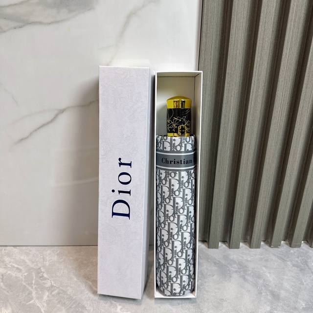 Dior's new summer fully automatic folding umbrella. Black sunscreen effectively
