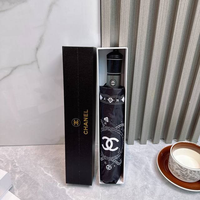 Chanel's new summer fully automatic folding umbrella. Black sunscreen effectivel