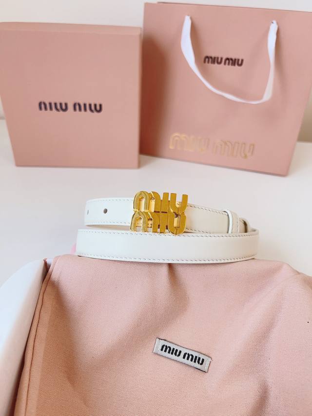 Miumiu 24Ss new belt Miumiu English small gold buckle this belt is the ideal cho