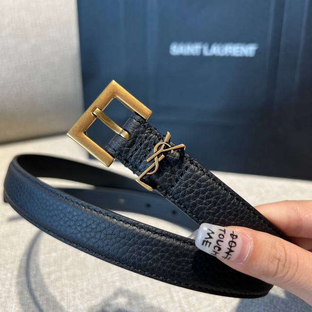 New Saint Laurent Y-Sl This women's belt has a vintage and exquisite metal buck