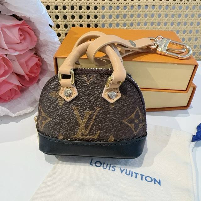 Popular Louis Vuitton new monogram & white tri-color Mini bag shell bag Lv bag