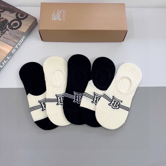 Comes with a box of 5 pairs of Burberry boat socks. Super popular small items,