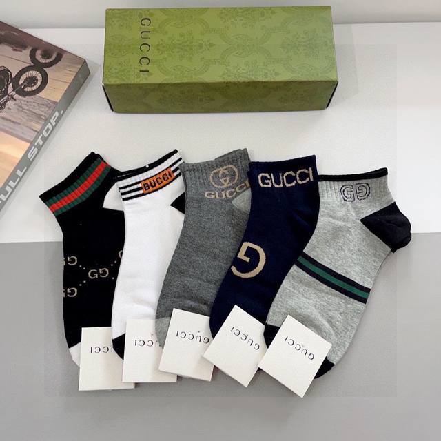 comes with a box of 5 pairs of Gucci's new mid-calf unisex socks, made of pure