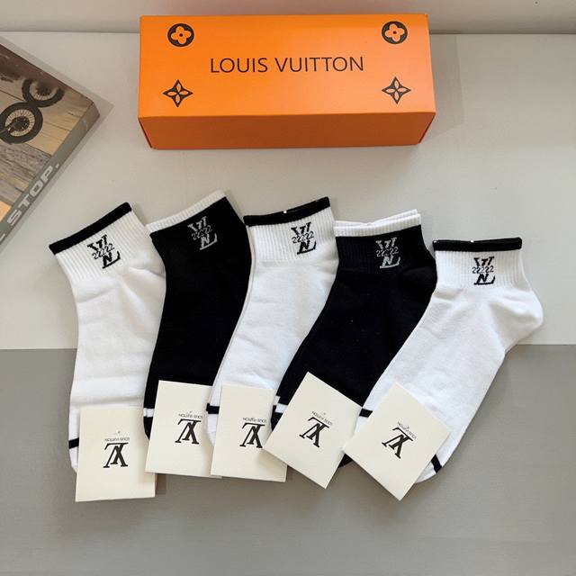 comes with a box of 5 pairs of LV Louis Vuitton, pure cotton socks are a must-h