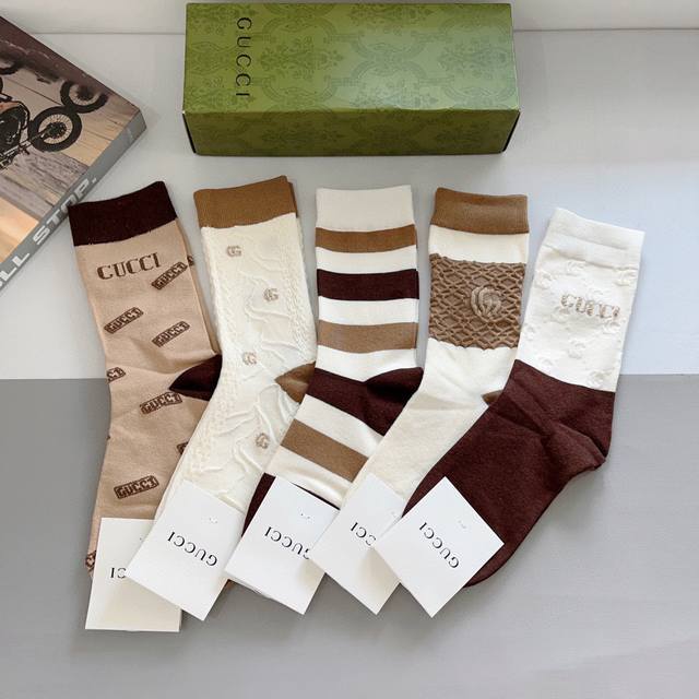 comes with a box of 5 pairs of Gucci's new long socks, made of bamboo cotton fa