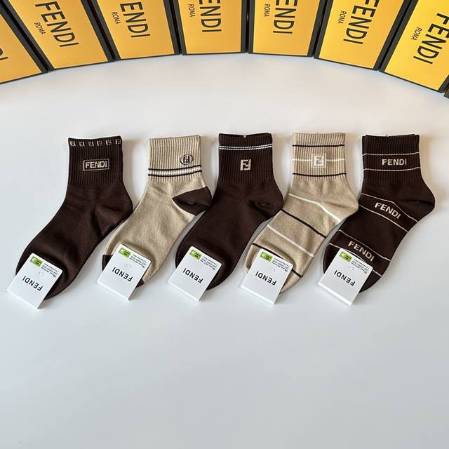 Special counter packaging Fendi new mid-length socks stacked socks! Five pairs p