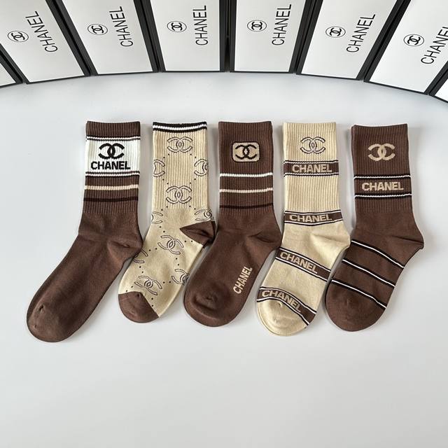 Special packaging Chanel's new mid-length stacked socks! Five pairs per box, cou