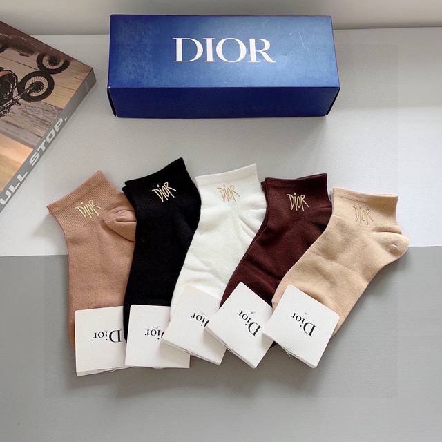 Comes with packaging for 5 pairs per box Dior's new hot stamped letter cuff cal