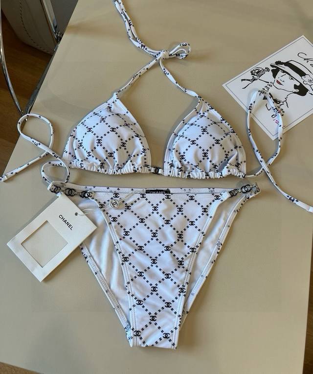 Chanel bikini swimsuit is suitable for a variety of occasions.