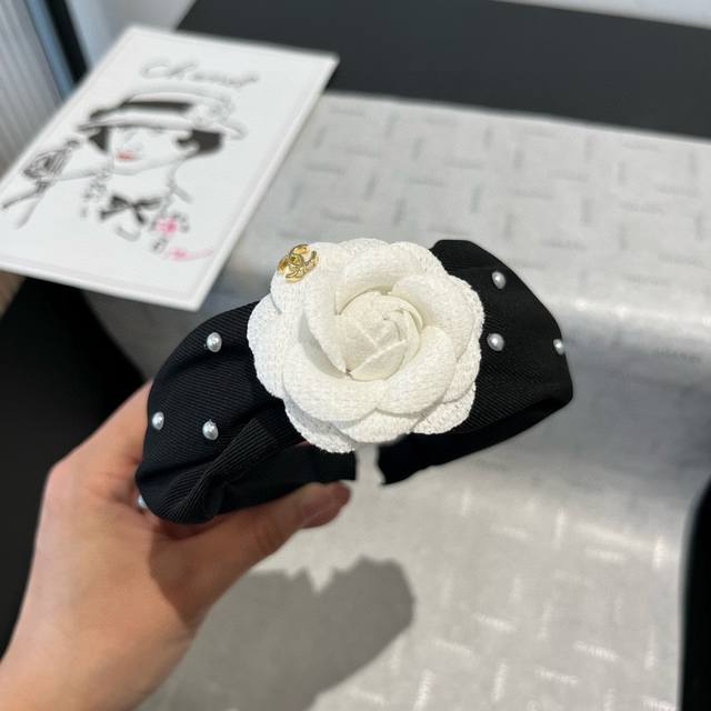 Chanel headband DDD
