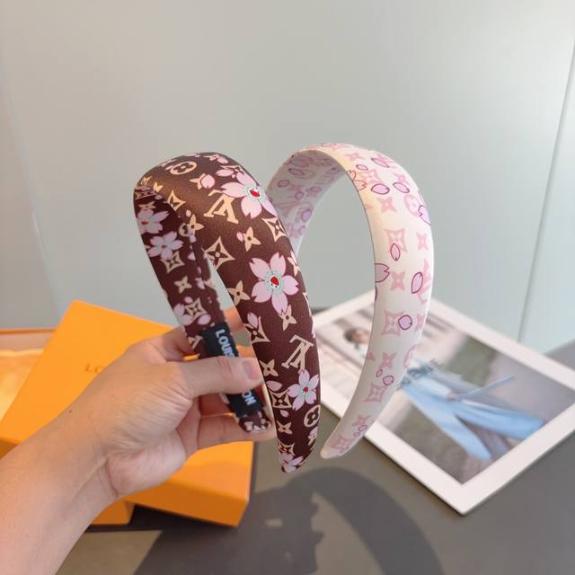 with packaging Lv Louis Vuitton hot-selling Murakami Takashi series cherry blos