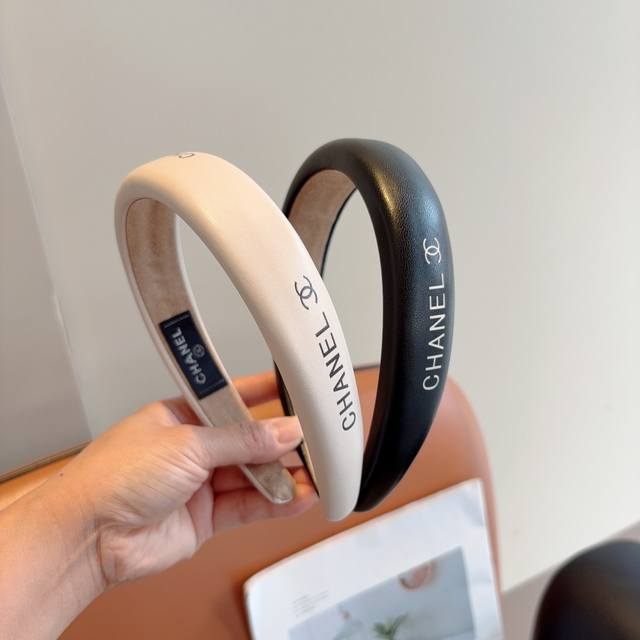 with packaging Chanel Chanel's new exquisite letter sheepskin headband, retro i