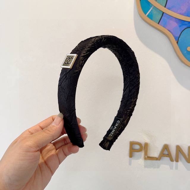 with packaging Chanel's new high-end textured sponge headband with metal letter