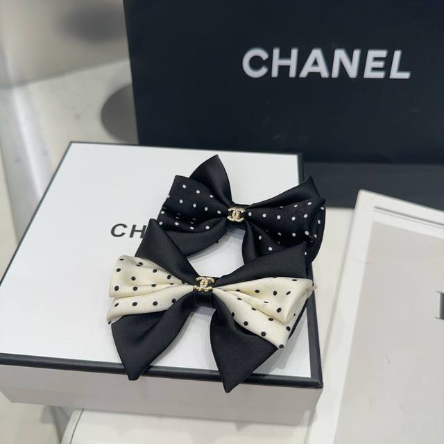 comes with a box, single Chanel's latest popular duckbill clip bangs clip, supe