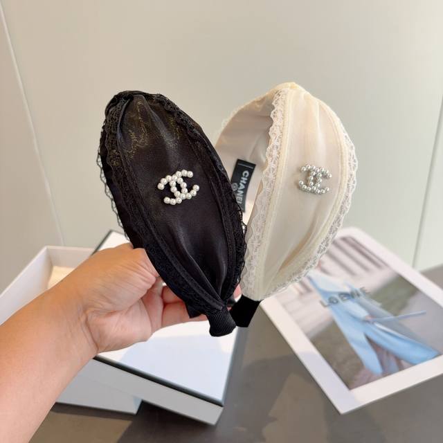 with packaging Chanel Chanel's latest small Chanel high skull wide version head