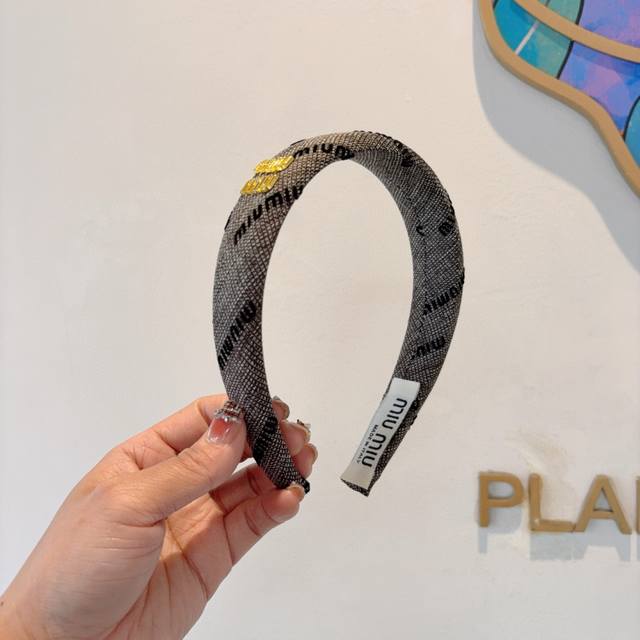 with packaging Miumiu Miu Miu's new sweet letter handmade headband, simple and