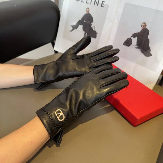 Valentino sheepskin gloves, fashionable gloves, warm lining for autumn and winte