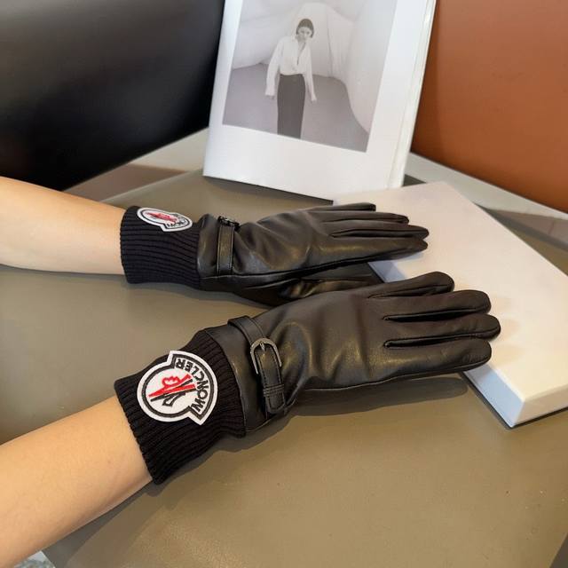Moncler women's new sheepskin gloves, fashionable gloves, warm in autumn and wi