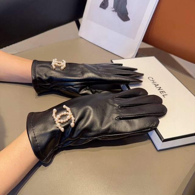 Chanel women's sheepskin gloves, fashionable gloves, warm and velvet lining for
