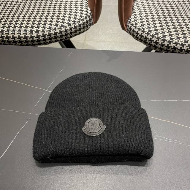 Moncler knitted rabbit wool hat is a classic and timeless autumn and winter hat.