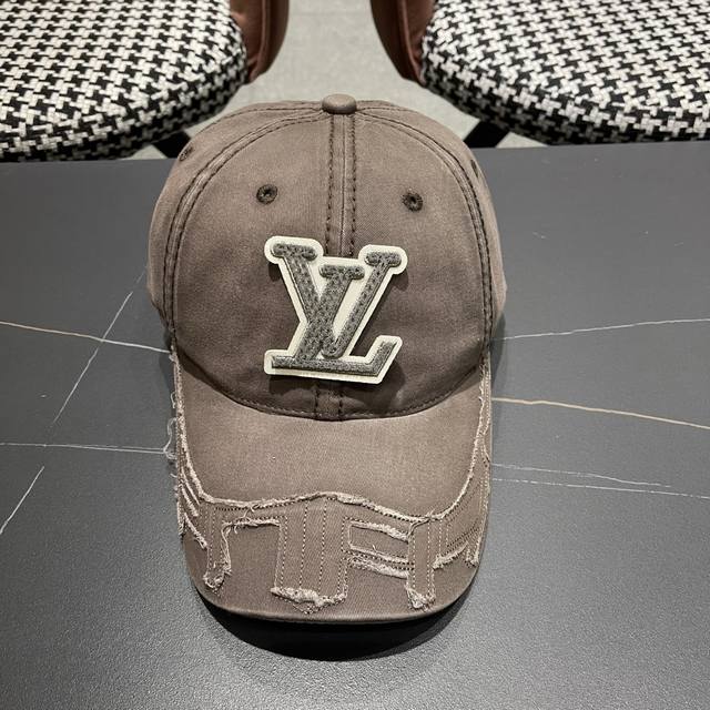 Lv Louis Vuitton 2025 new classic casual trendy simple baseball cap Japanese and