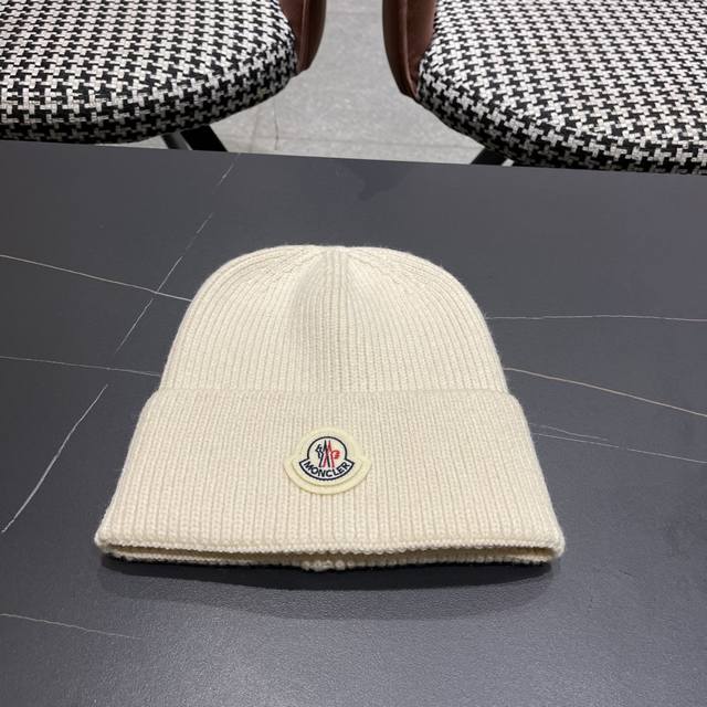Moncler 2025 official website classic knitted hat, original replica. Very soft a