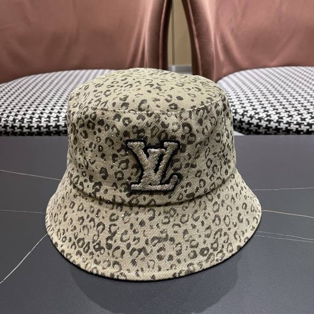 Lv Louis Vuitton Korean version fashion rhinestone leopard print fisherman hat w