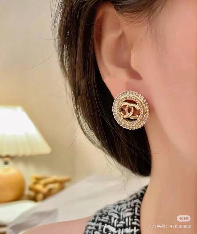 Chane 24K round earrings DDD. Round jewelry that you can't go wrong with, even w