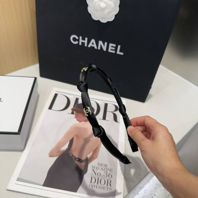 comes with a box Chanel's latest small headband, fresh and simple for summer, p